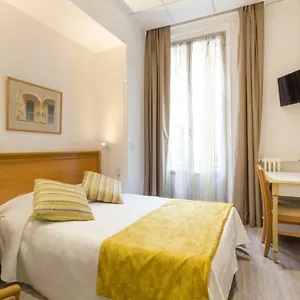 Hotel Busby, Niza